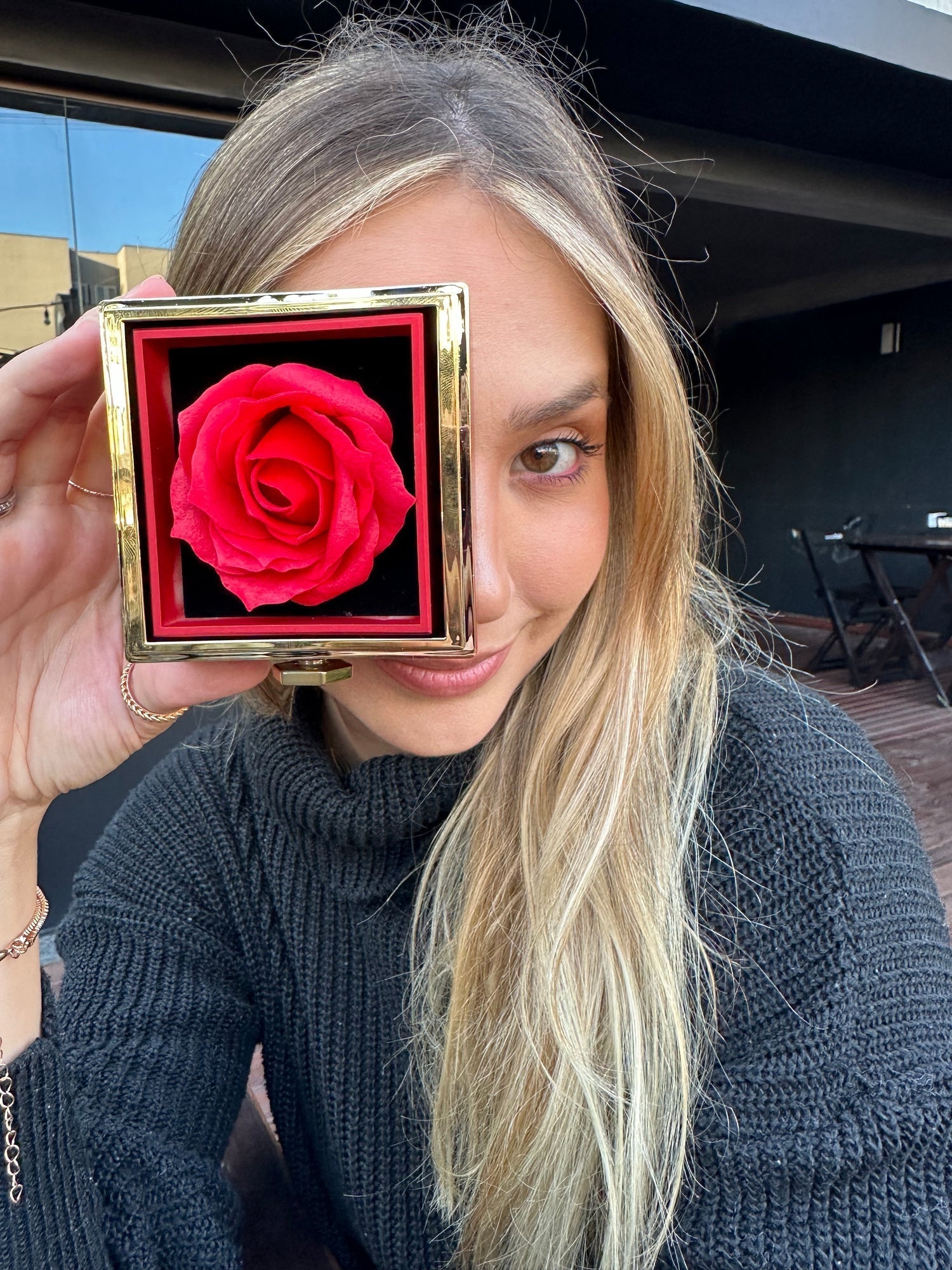 CAJA GIRATORIA ROSA ETERNA CON COLLAR DE CORAZÓN PERSONALIZADO